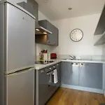 Apartman With Cityscape Views & Private Parking *
