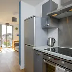 Apartman With Cityscape Views & Private Parking *