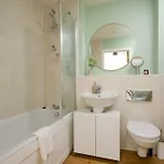 With Cityscape Views & Private Parking Apartman *