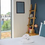 With Cityscape Views & Private Parking Апартаменти