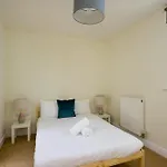 With Cityscape Views & Private Parking Апартаменти