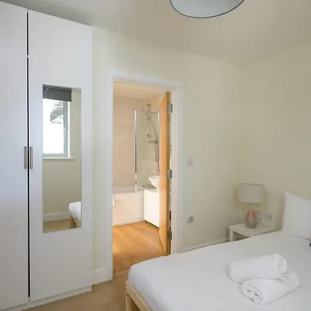 With Cityscape Views & Private Parking * Bristol