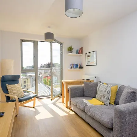 Apartament With Cityscape Views & Private Parking Bristol
