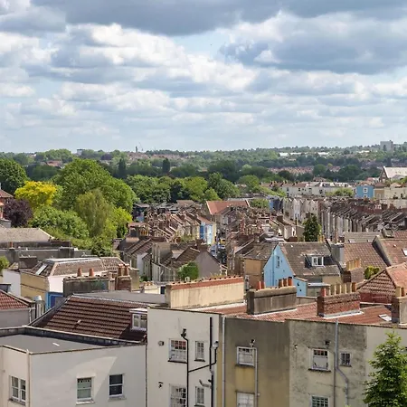 Apartman With Cityscape Views & Private Parking Bristol