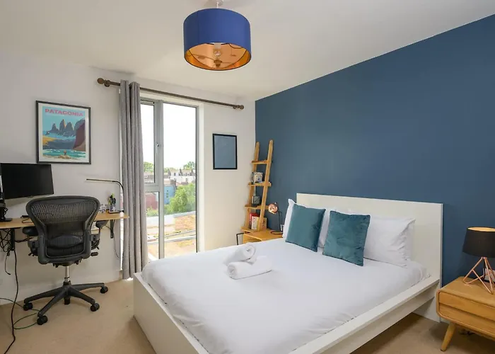 With Cityscape Views & Private Parking Apartament *