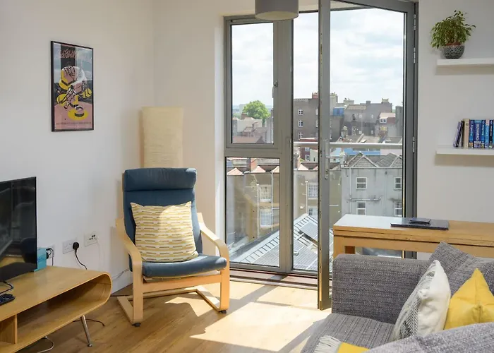 With Cityscape Views & Private Parking Apartament *