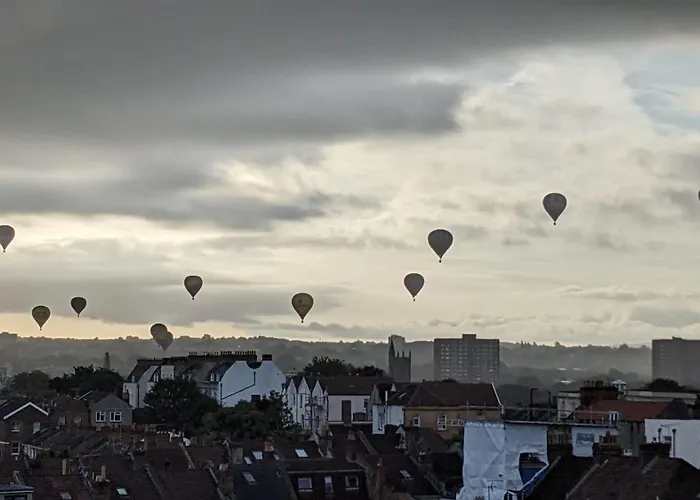 With Cityscape Views & Private Parking * Bristol