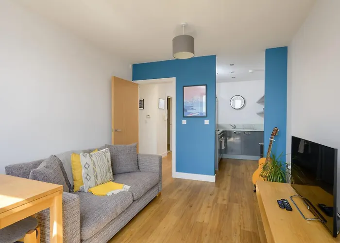 With Cityscape Views & Private Parking Apartman Bristol