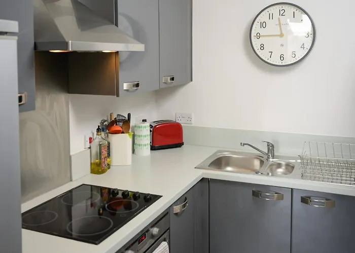 With Cityscape Views & Private Parking Apartament Bristol