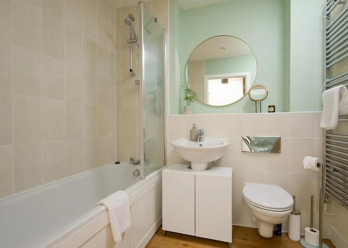 With Cityscape Views & Private Parking Apartament *