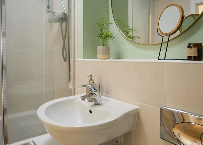 Apartman With Cityscape Views & Private Parking Bristol